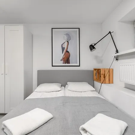 Batorego 16 By Homeprime アパート ワルシャワ