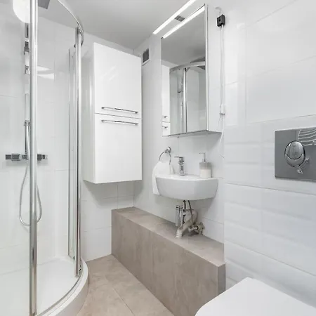 Batorego 16 By Homeprime Varşova